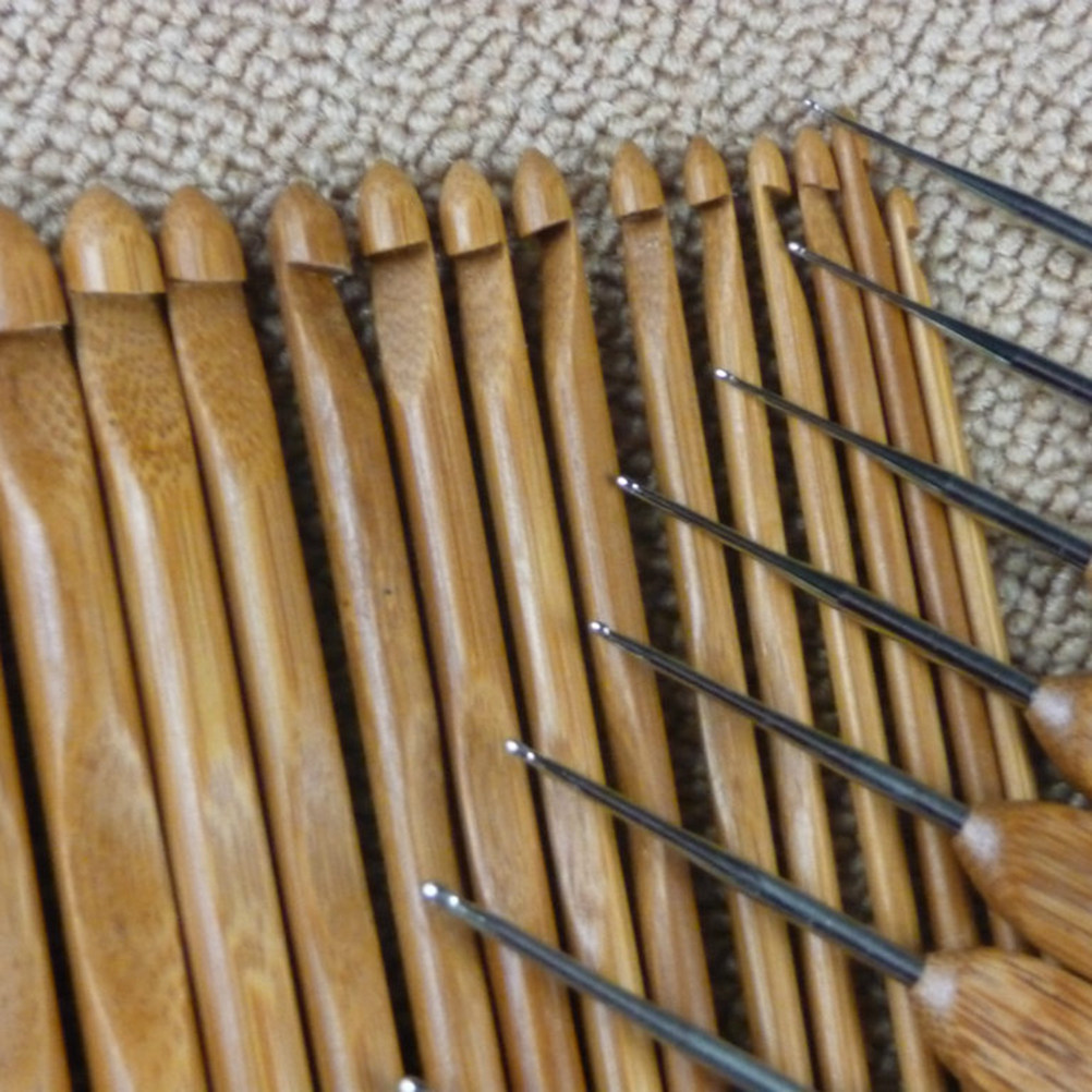 Wooden Crochet Hooks Ergonomic Handle - 12개 세트의 고급 나무 뜨개 바늘,